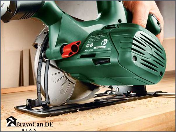 Bosch PKS 18 LI Führungsschiene - Präzision und Komfort für Ihre Sägearbeiten Bosch PKS 18 LI Führungsschiene - Präzision und Komfort für Ihre Sägearbeiten
