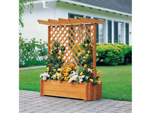 Blumenkasten mit Rankgitter - Eine praktische Lösung für vertikale Gärten