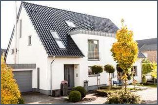 Haus mit Gaube modern zeitgemäßes Design und Funktionalität Haus mit Gaube modern zeitgemäßes Design und Funktionalität