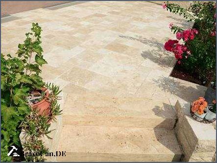 Moderner Naturstein Terrassenbelag für stilvolle Außenbereiche