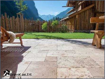 Moderner Naturstein Terrassenbelag für stilvolle Außenbereiche