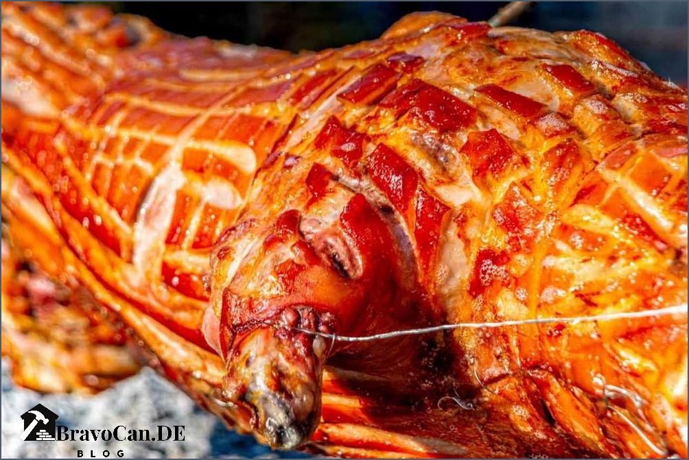 Spanferkel am Spieß - Traditionelle deutsche Spezialität Spanferkel am Spieß - Traditionelle deutsche Spezialität
